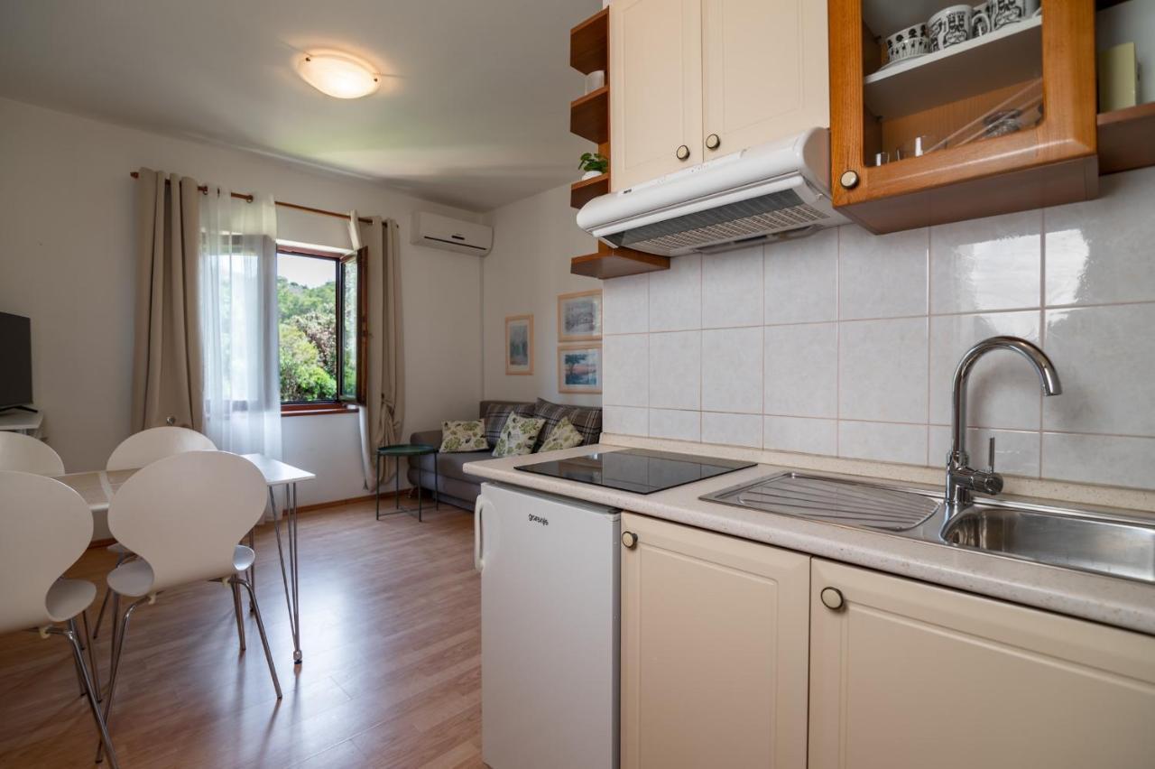 Apartments Rozelyn Ugljan Zewnętrze zdjęcie